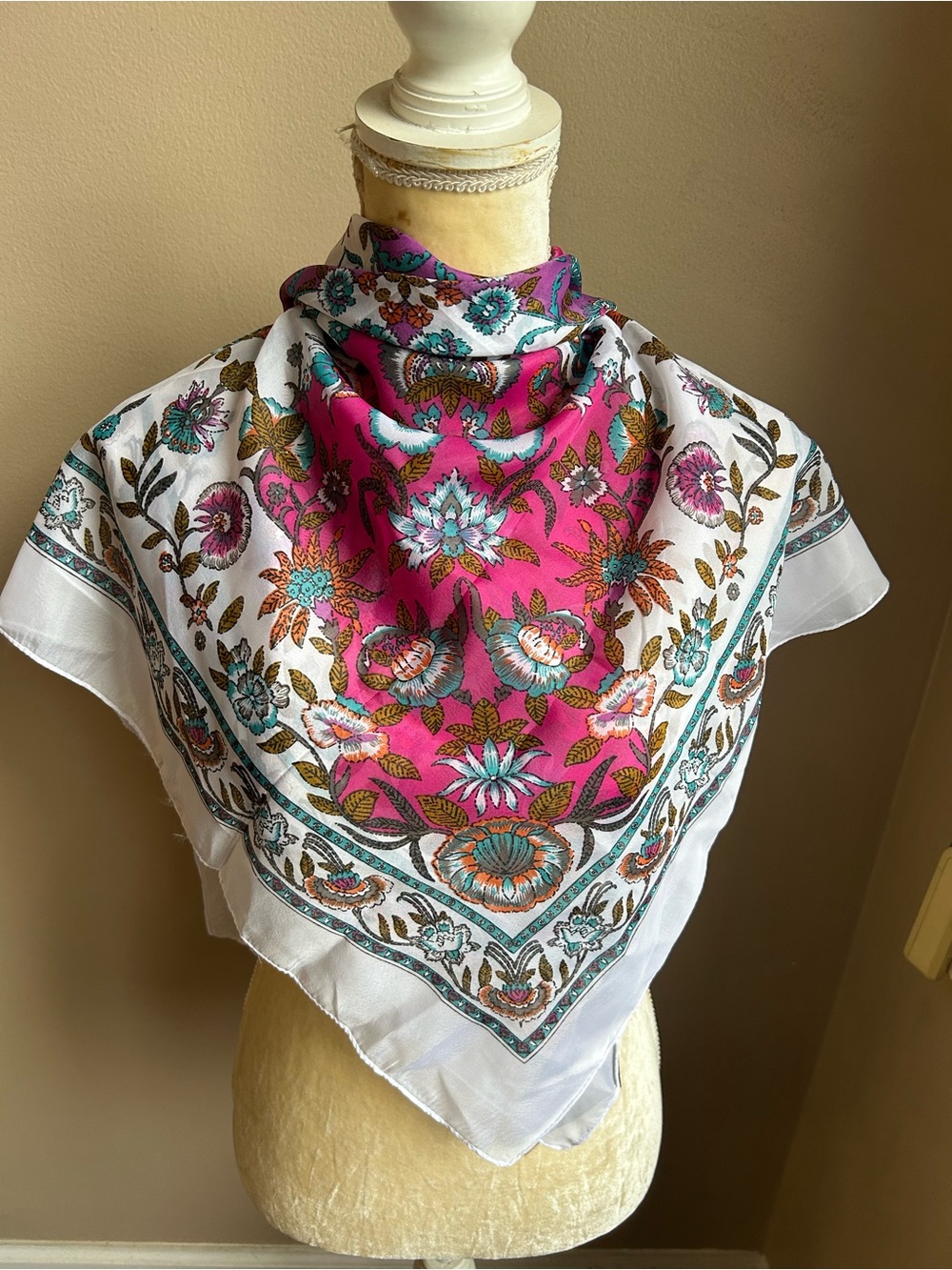 New Women’s Scarf Brown Multicolor Floral Paisely Square 5002